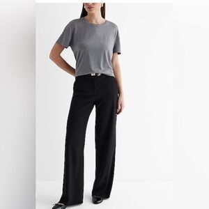 EXPRESS Women's Supersoft Relaxed Crew
Neck Tee color heather gray size medium